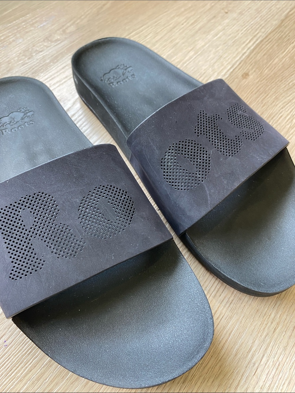 Roots Black Logo Slide Sandals Comfort Pool Slides Women’s Size 10 EU 40 - Picture 2 of 7